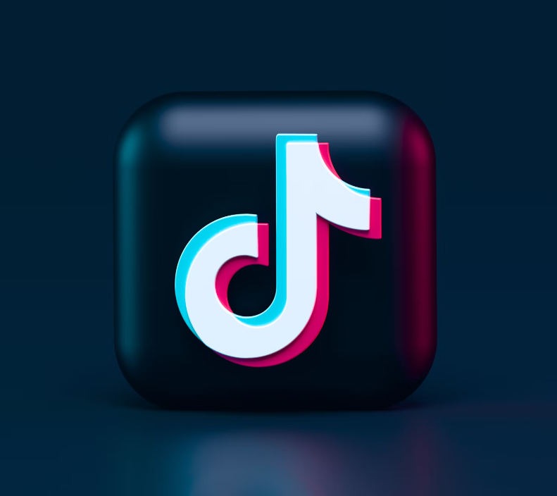 Tik Tok Logo vor dunklem Hintergrund